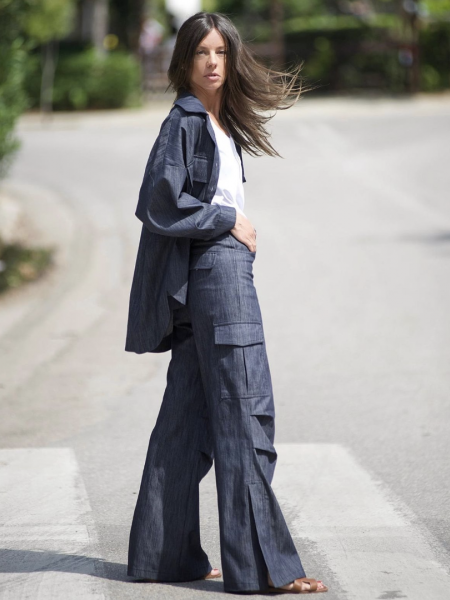 Μαύρο oversized jean πουκάμισο σε χαλαρή γραμμή, με ρεγκλάν μανικοκόλληση και καπακωτές μπροστινές τσέπες Innocent