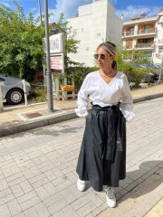 Λευκό βαμβακοσατέν κρουαζέ oversized μακρυμάνικο πουκάμισο με δέσιμο-φιόγκο στο πλάι και μικρές σούρες με πιασίματα στα balloon μανίκια Innocent