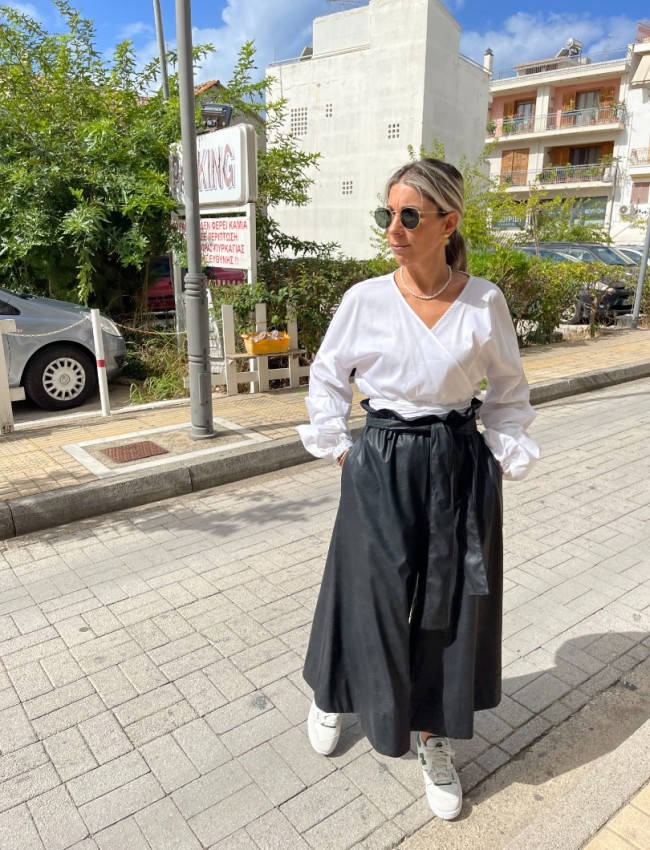 Λευκό βαμβακοσατέν κρουαζέ oversized μακρυμάνικο πουκάμισο με δέσιμο-φιόγκο στο πλάι και μικρές σούρες με πιασίματα στα balloon μανίκια Innocent