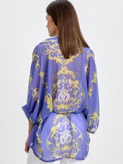 Εμπριμέ μωβ ημιδιάφανη oversized μουσελίνα μπλούζα με χρυσά λαχούρια, φαρδιά μανίκια και ρεγκλάν μανικοκόλληση Innocent