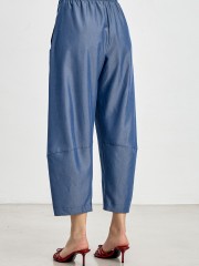 Light blue Jean tencel slouchy-fit σχεδιαστικό παντελόνι, με λάστιχο πίσω στην μέση, κρυφό φερμουάρ στο πλάι και πλαϊνές τσέπες innocent 
