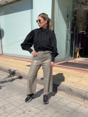 Καρώ μπεζ ψηλόμεση cropped παντελόνα με χρυσή μεταλλική όψη , λάστιχο πίσω στην μέση και κλείσιμο με κρυφό φερμουάρ και δέσιμο μπροστά Innocent 