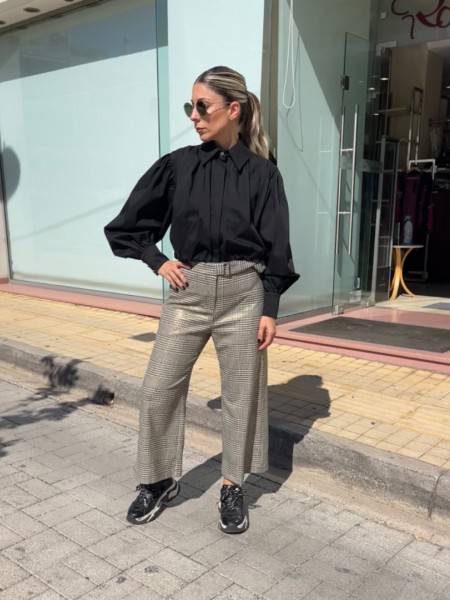 Καρώ μπεζ ψηλόμεση cropped παντελόνα με χρυσή μεταλλική όψη , λάστιχο πίσω στην μέση και κλείσιμο με κρυφό φερμουάρ και δέσιμο μπροστά Innocent 