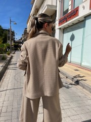 Καρώ μπεζ oversized σακάκι σε τετράγωνη γραμμή, μπροστινές τσέπες και κλείσιμο με διπλό κουμπί Innocent 