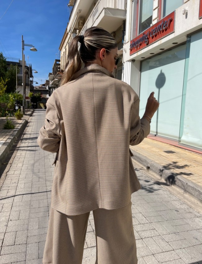 Καρώ μπεζ oversized σακάκι σε τετράγωνη γραμμή, μπροστινές τσέπες και κλείσιμο με διπλό κουμπί Innocent 