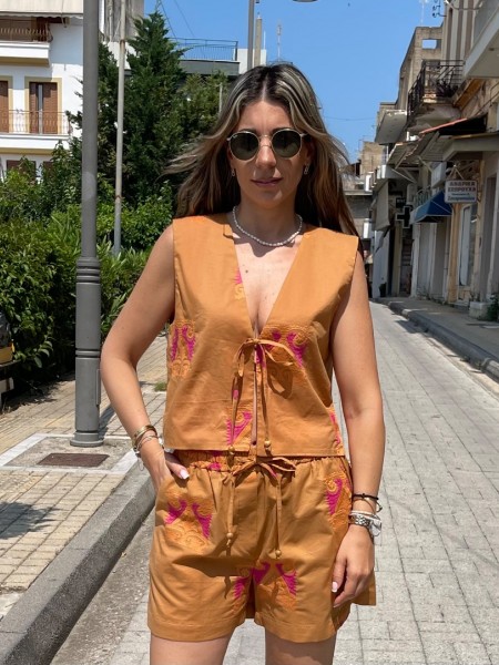Κάμελ ψηλόμεσο σορτς με φούξια κεντήματα, πλαϊνές τσέπες και ρυθμιζόμενο κορδόνι με λάστιχο στην μέση Innocent