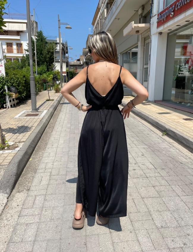 Μαύρη αμάνικη satin touch ολόσωμη φόρμα, σε χαλαρή γραμμή, με λεπτές ρυθμιζόμενες  τιράντες και αποσπώμενη υφασμάτινη ζώνη Innocent 