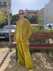 Μουσταρδί ψηλόμεση βελουτέ παντελόνα σε χαλαρή γραμμή, με λάστιχο στην μέση, cargo τσέπες και πλαϊνές Innocent
