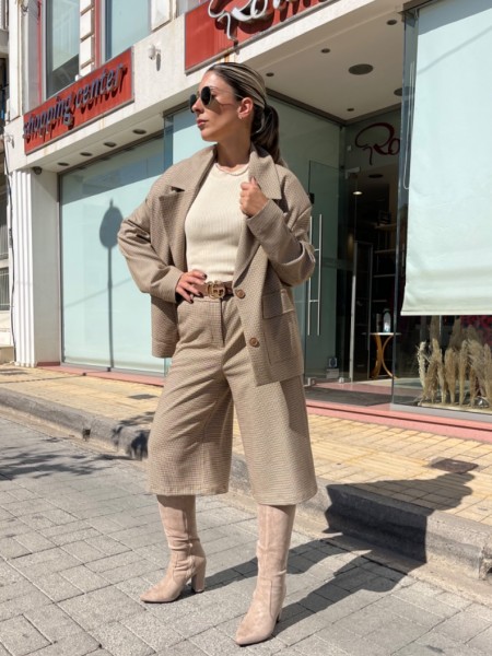 Καρώ μπεζ oversized σακάκι σε τετράγωνη γραμμή, μπροστινές τσέπες και κλείσιμο με διπλό κουμπί Innocent 