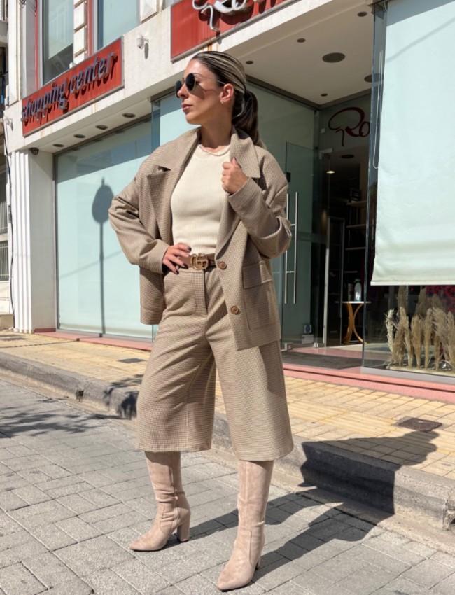 Καρώ μπεζ oversized σακάκι σε τετράγωνη γραμμή, μπροστινές τσέπες και κλείσιμο με διπλό κουμπί Innocent 
