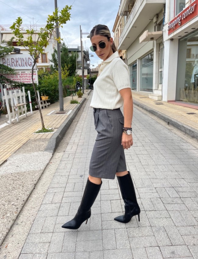 Tweed γκρι ψηλόμεση βερμούδα με πετρόλ ρίγα, μπροστινές πιέτες, πλάγιες τσέπες και κλείσιμο με κρυφό φερμουάρ και κουμπί μπροστά Innocent