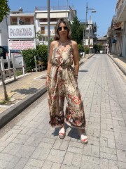 Floral printed μπεζ-χακί αμάνικη ολόσωμη φόρμα, σε χαλαρή γραμμή, με λεπτές ρυθμιζόμενες  τιράντες και αποσπώμενη υφασμάτινη ζώνη Innocent