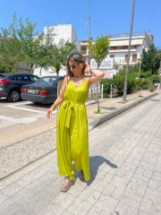 Lime-κίτρινη αμάνικη satin touch ολόσωμη φόρμα, σε χαλαρή γραμμή, με λεπτές ρυθμιζόμενες  τιράντες και αποσπώμενη υφασμάτινη ζώνη Innocent