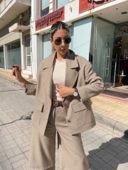 Καρώ μπεζ oversized σακάκι σε τετράγωνη γραμμή, μπροστινές τσέπες και κλείσιμο με διπλό κουμπί Innocent 