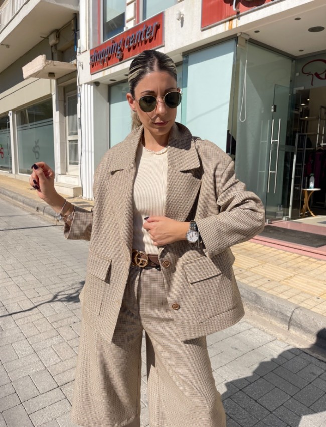 Καρώ μπεζ oversized σακάκι σε τετράγωνη γραμμή, μπροστινές τσέπες και κλείσιμο με διπλό κουμπί Innocent 