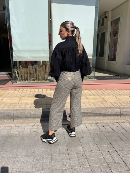 Καρώ μπεζ ψηλόμεση cropped παντελόνα με χρυσή μεταλλική όψη , λάστιχο πίσω στην μέση και κλείσιμο με κρυφό φερμουάρ και δέσιμο μπροστά Innocent 