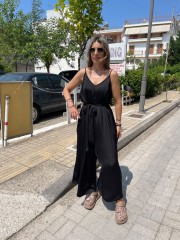 Μαύρη αμάνικη satin touch ολόσωμη φόρμα, σε χαλαρή γραμμή, με λεπτές ρυθμιζόμενες  τιράντες και αποσπώμενη υφασμάτινη ζώνη Innocent 
