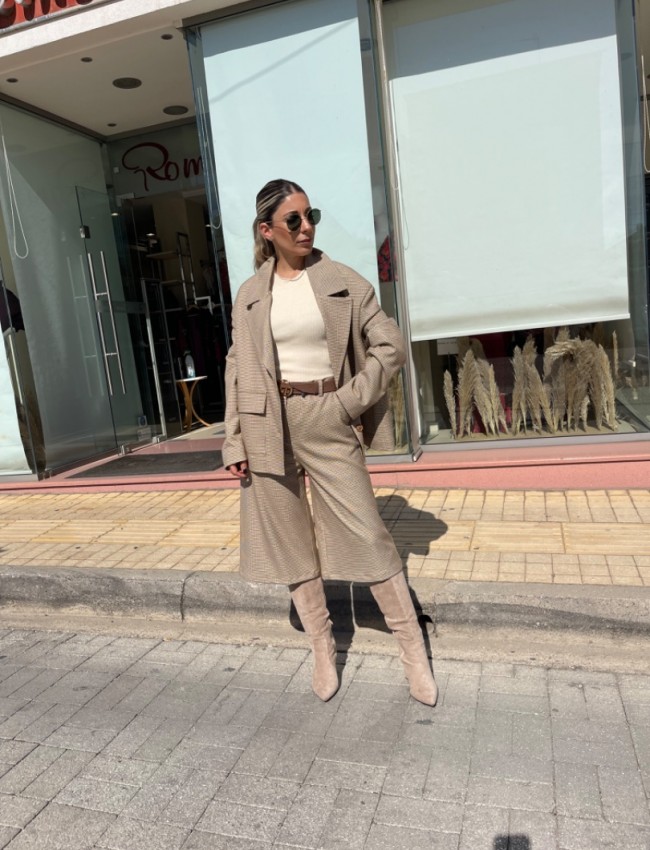 Καρώ μπεζ oversized σακάκι σε τετράγωνη γραμμή, μπροστινές τσέπες και κλείσιμο με διπλό κουμπί Innocent 