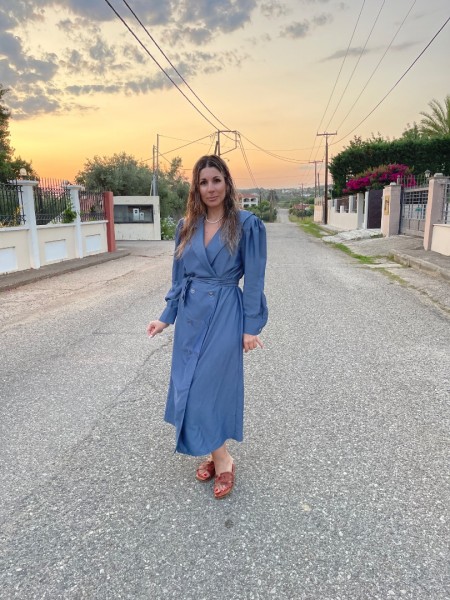 Blue tencel midi shirt-look φόρεμα σε φαρδιά γραμμή, βάτες στους ώμους, φαρδιά μανίκια με κουφόπιετες και αποσπώμενη ζώνη στην μέση Innocent
