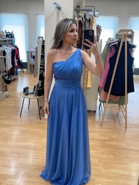 Ίντιγκο lurex αμάνικο maxi φόρεμα με έναν ώμο, φαρδιά μπάσκα στη μέση με σούρες  και αποσπώμενη εσάρπα Mikael