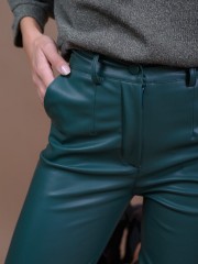 Πράσινο ψηλόμεσο faux-leather cropped THETA παντελόνι σε Α-γραμμή, πλαϊνές τσέπες, μπάσκα στη μέση και κλείσιμο με φερμουάρ και κουμπί Mind Matter
