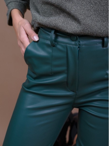 Πράσινο ψηλόμεσο faux-leather cropped THETA παντελόνι σε Α-γραμμή, πλαϊνές τσέπες, μπάσκα στη μέση και κλείσιμο με φερμουάρ και κουμπί Mind Matter