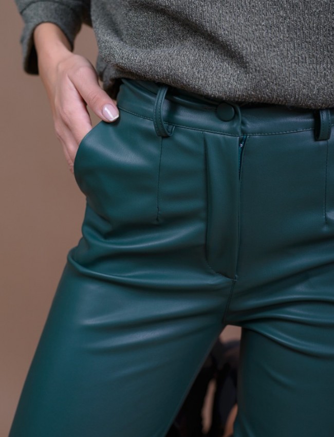 Πράσινο ψηλόμεσο faux-leather cropped THETA παντελόνι σε Α-γραμμή, πλαϊνές τσέπες, μπάσκα στη μέση και κλείσιμο με φερμουάρ και κουμπί Mind Matter