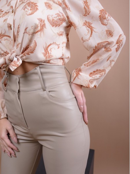 Μπεζ ψηλόμεσο faux-leather FLAVIE παντελόνι σε στενή γραμμή, με μύτες στην μπάσκα, εσωτερικό κρυφό κούμπωμα και τετράγωνες τσέπες πίσω Mind Matter