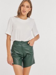 Πράσινο ψηλόμεσο faux-leather JOELLE σορτς με ασύμμετρο τελείωμα στα πλαϊνά, μπροστινές στρογγυλεμένες τσέπες και κλείσιμο με κουμπί και φερμουάρ Mind Matter
