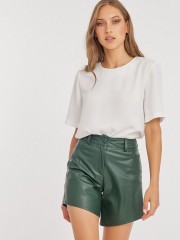 Πράσινο ψηλόμεσο faux-leather JOELLE σορτς με ασύμμετρο τελείωμα στα πλαϊνά, μπροστινές στρογγυλεμένες τσέπες και κλείσιμο με κουμπί και φερμουάρ Mind Matter