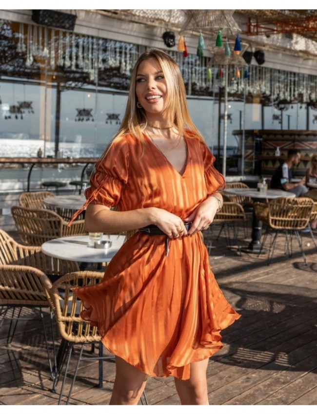 Εκάι κοντομάνικο κοντό φόρεμα STRIPY με ρίγα στην ύφανση, λάστιχο στην μέση και ελαφριά ασυμμετρία στα πλαϊνά Mind Matter