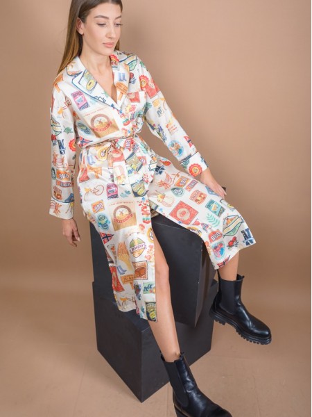 Εμπριμέ εκρού ματ σατέν shirt-look midi φόρεμα με ιδιαίτερα τυπώματα, πετρόλ ρέλι στα τελειώματα, κουφόπιετα στην πλάτη και ανοίγματα στα πλαϊνά Never on Sunday