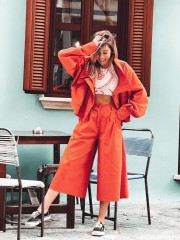 Πορτοκαλί oversized cropped jacket με όρθιο γιακά, μεγάλες μπροστινές τσέπες, φαρδιά μανίκια και λάστιχο πίσω στη μέση Never on Sunday