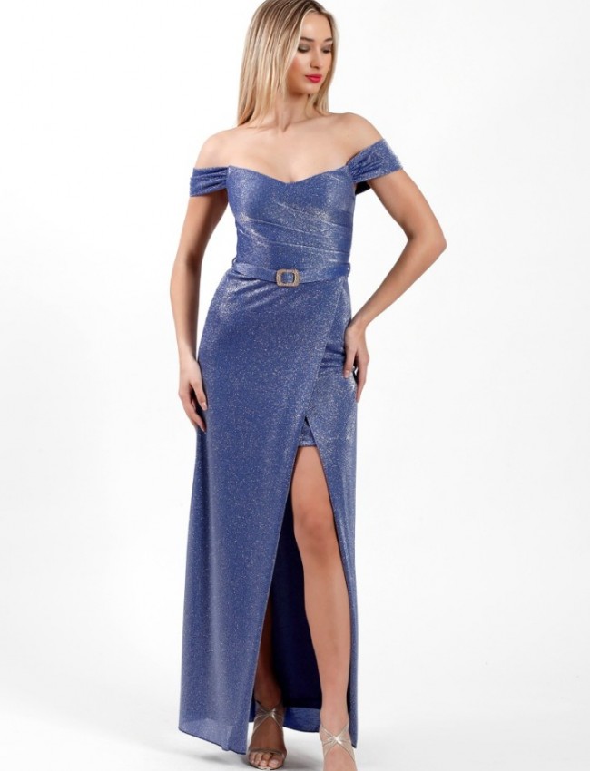 Μπλε ρου΄΄΄΄΄΄΄΄΄΄΄΄ά lurex strapless maxi φόρεμα με έξω ωμους, σε ΄΄΄΄΄΄΄΄΄΄ίσια γραμμή, με μπροστινό ανάποδο κρουαζέ σκίσιμο, αποσπώμενες τιράντες και αποσπώμενη λεπτή ζώνη στην μέση Personal 
