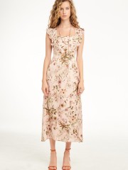 Floral printed ροζ σατέν αμάνικο midi φόρεμα με βολάν στους ώμους, τετράγωνη λαιμόκοψη και μικρές σούρες στην σταθερή μπάσκα στη μέση Badoo