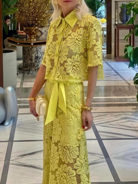 Κίτρινο δαντελένιο cropped πουκάμισο χωρίς φόδρα, σε τετράγωνη γραμμή, με μονόχρωμο πέτο γιακά και ιδιαίτερο τελείωμα Innocent