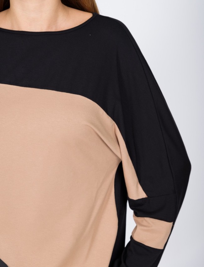 Δίχρωμη μαύρη-κάμελ μακρυμάνικη μπλούζα loose-fit με χαμόγελο λαιμόκοψη και ρεγκλάν μανικοκόλληση Vener
