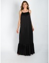Μαύρο ματ σατέν maxi αμάνικο φόρεμα με λεπτή ρυθμιζόμενη τιράντα, μικρές σούρες μπροστά, πλαϊνές τσέπες και μεγάλο βολάν στο τελείωμα Vener